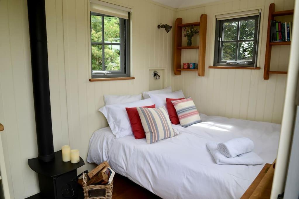 The Shepherd'S Hut @ Chichester Cottage Extérieur photo