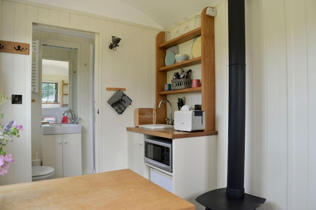 The Shepherd'S Hut @ Chichester Cottage Extérieur photo