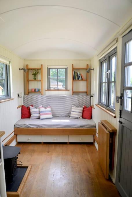 The Shepherd'S Hut @ Chichester Cottage Extérieur photo